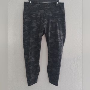 Fabletic Woman's Camo Print Leggings